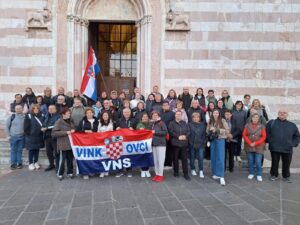 Read more about the article Hodočasnici nade iz Đakovačko-osječke nadbiskupije i Srijemske biskupije u gradu sv. Franje